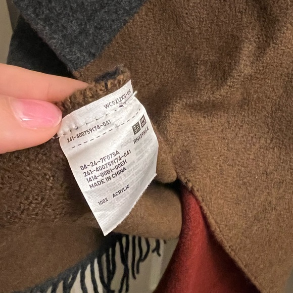 Uniqlo Stole Scarf - Picture 2 of 5